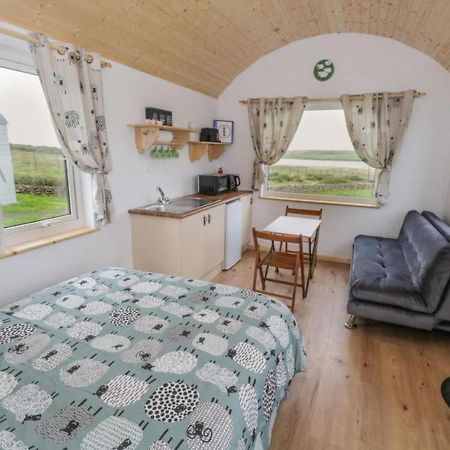 The Snuggly Sheep Shepherd Hut Farm Stay Ballyshannon Esterno foto