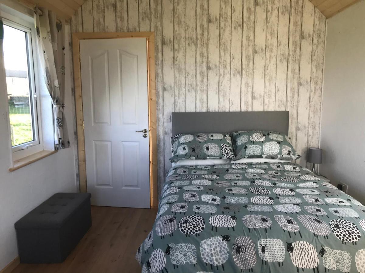 The Snuggly Sheep Shepherd Hut Farm Stay Ballyshannon Esterno foto