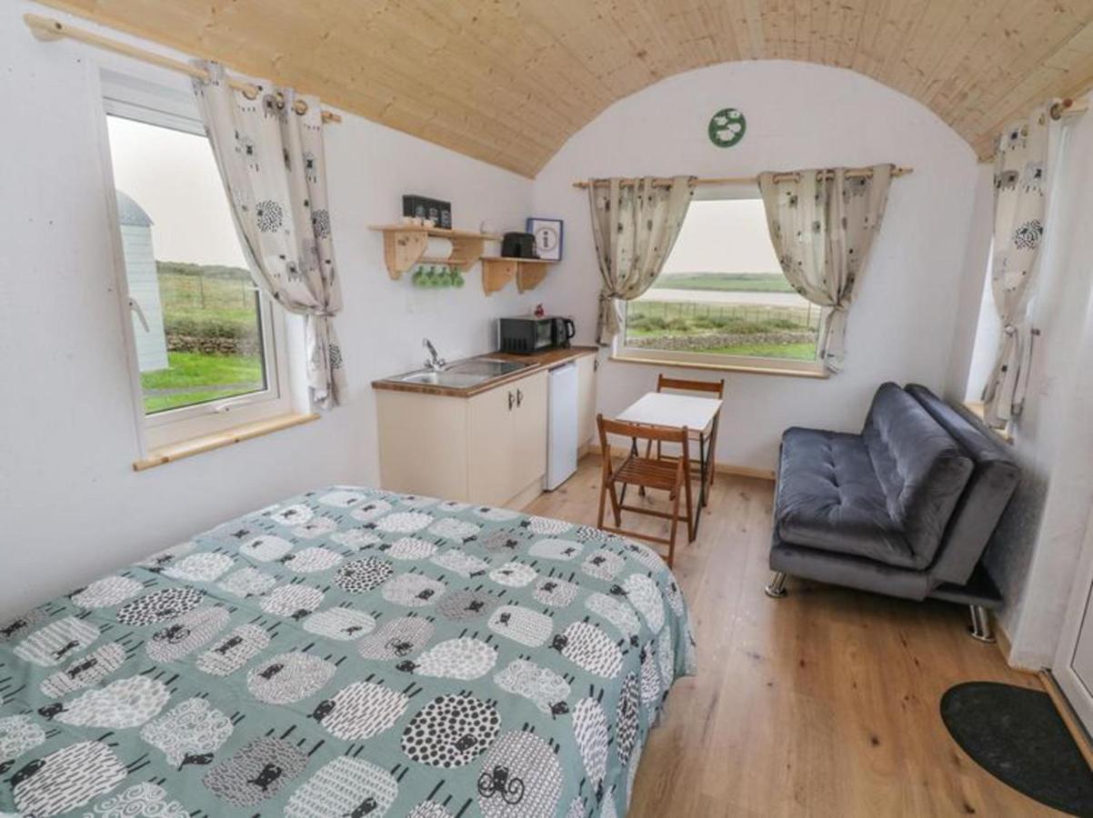 The Snuggly Sheep Shepherd Hut Farm Stay Ballyshannon Esterno foto