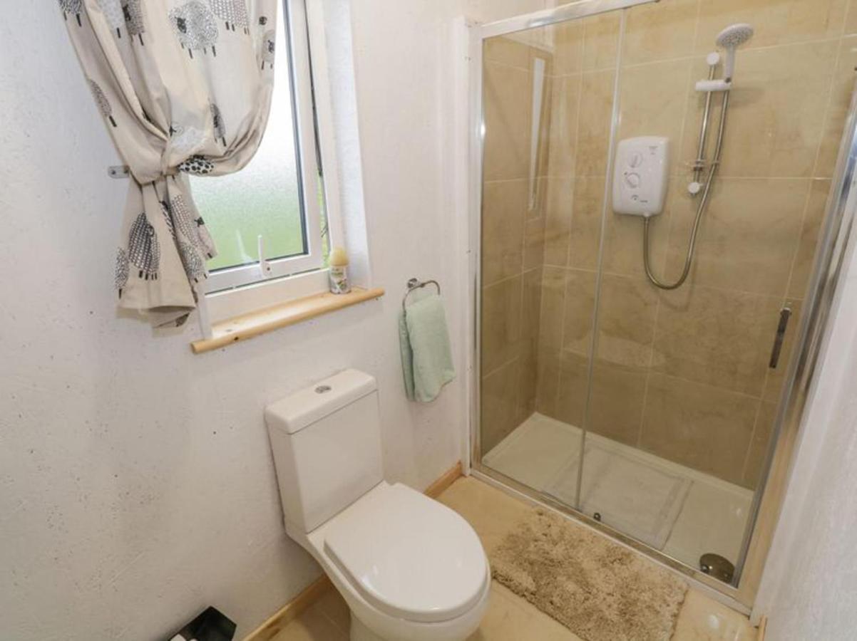 The Snuggly Sheep Shepherd Hut Farm Stay Ballyshannon Esterno foto